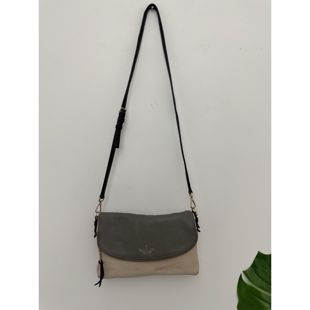 Kate Spade‎ New York creme/black purse w/ shoulder strap RN0102760 used